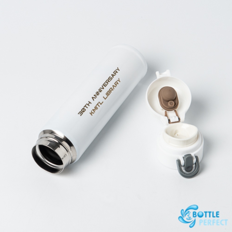 benefits-of-using-logo-water-bottles-instead-of-brochures