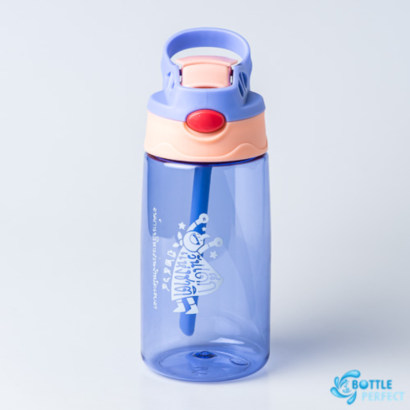 teach-kids-to-drink-water-independently-with-right-bottle